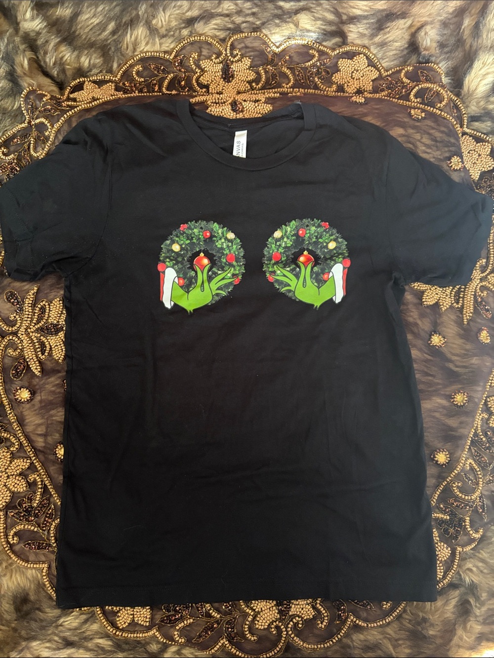 Grinch Hands Christmas Wreaths Tshirt Funny Women’s Large